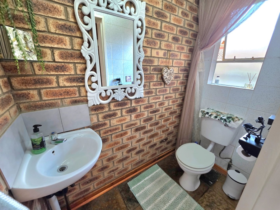 5 Bedroom Property for Sale in Panorama Free State